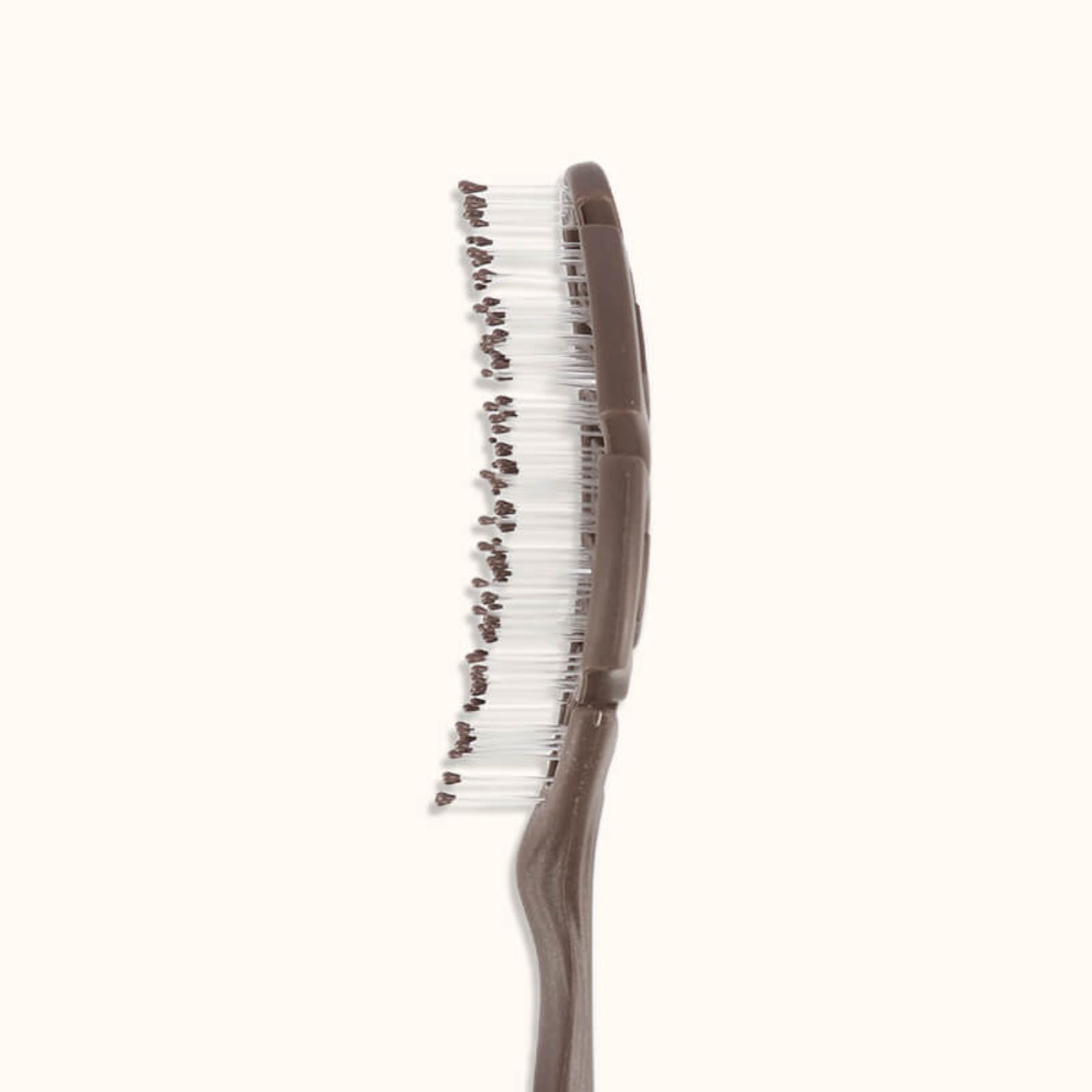 La brosse démêlante de BA marron de profil