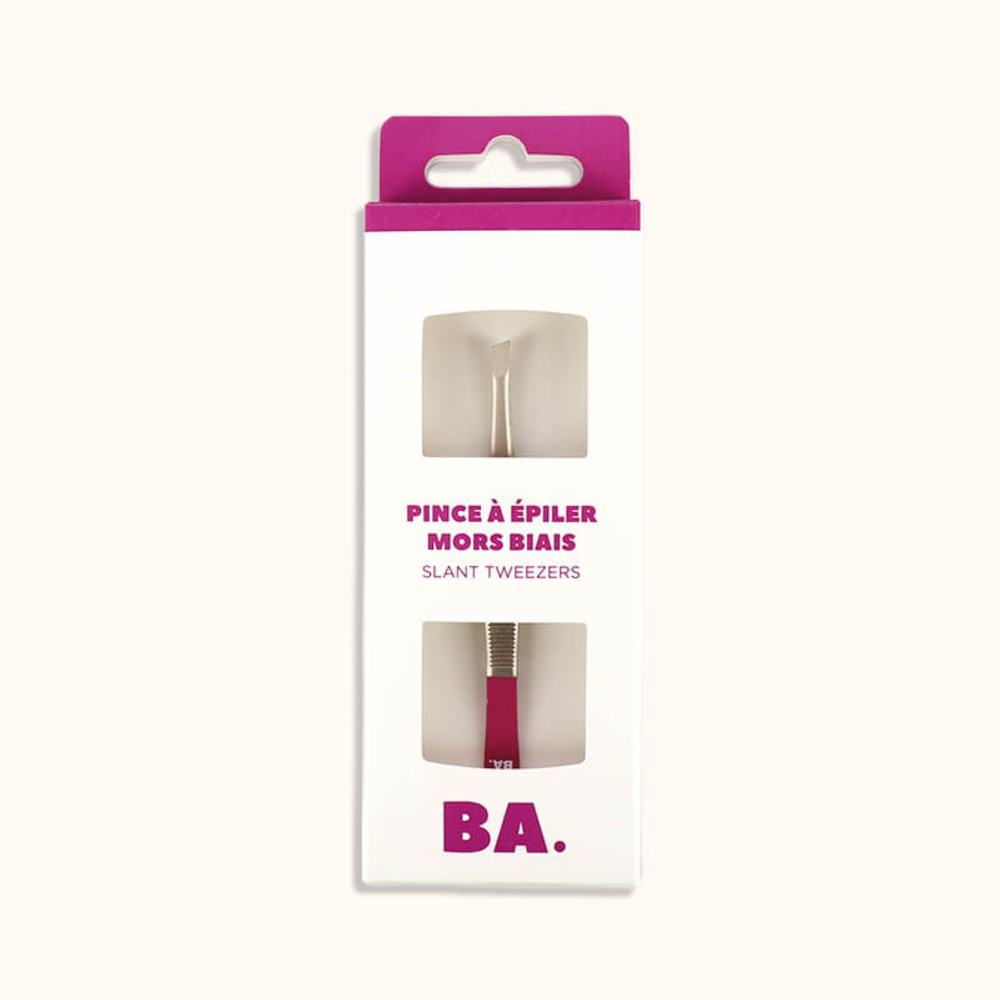Le packaging de notre pince à épiler BA mors biais est rose, sobre et en carton.