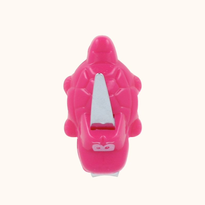 Le coupe-ongle pour bébé rose de chez BA en forme de crocodile vue du dessus