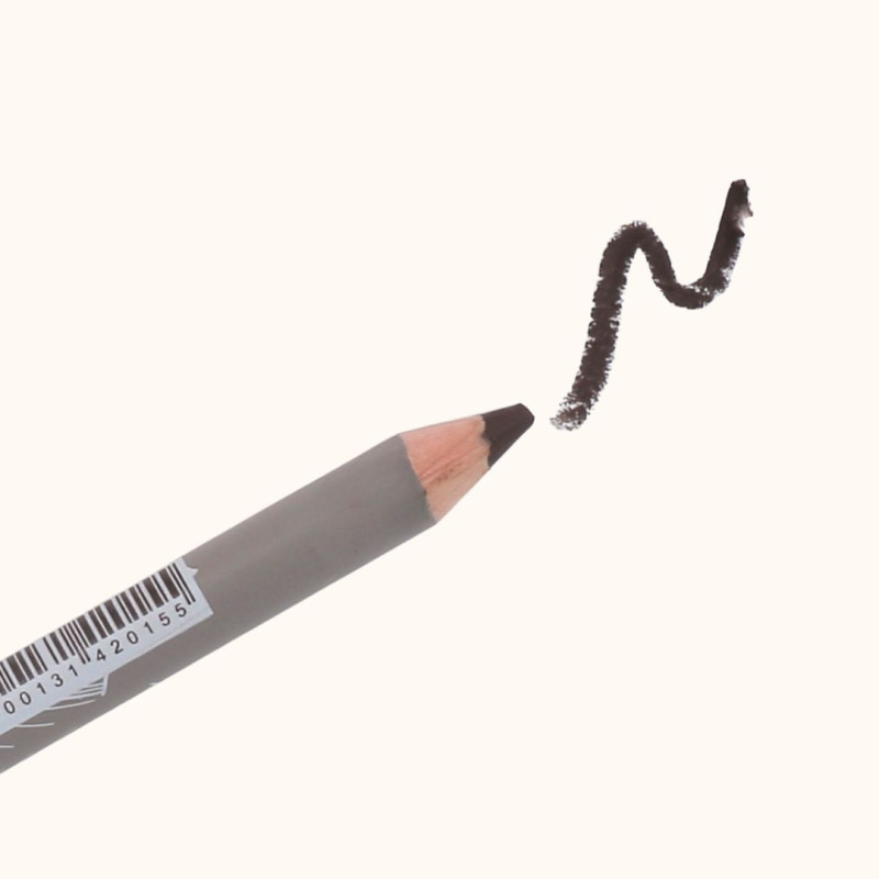 Zoom sur la couleur du crayon yeux marron naturel, bio et vegan